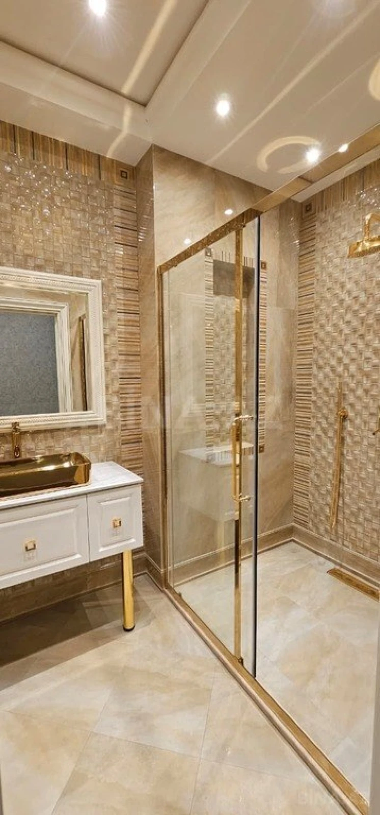 Satılır 4 otaqlı mənzil 205 m²