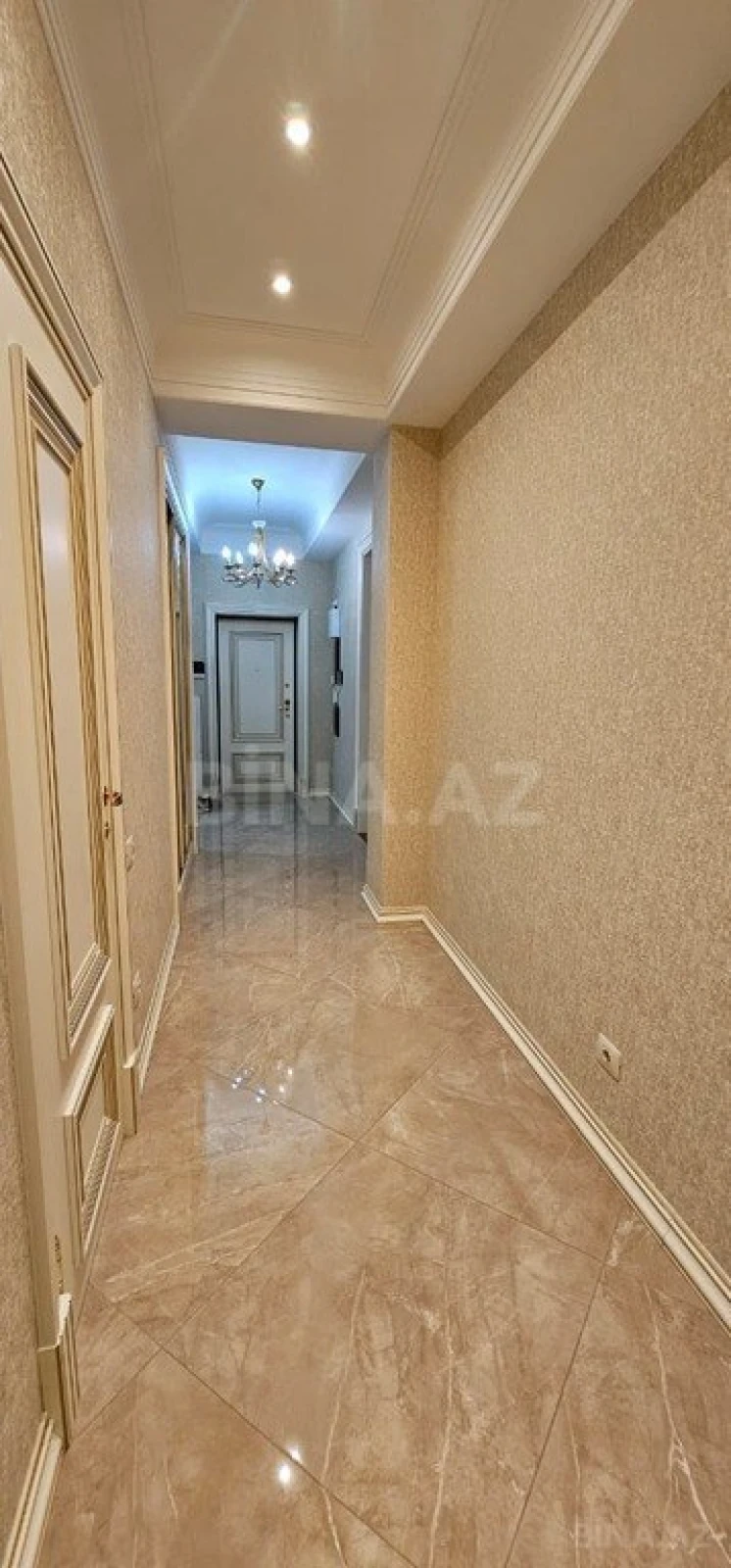 Satılır 4 otaqlı mənzil 205 m²