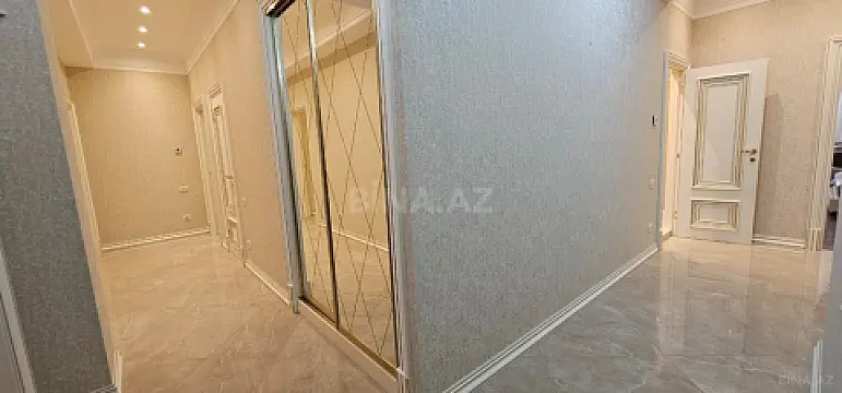 Satılır 4 otaqlı mənzil 205 m²
