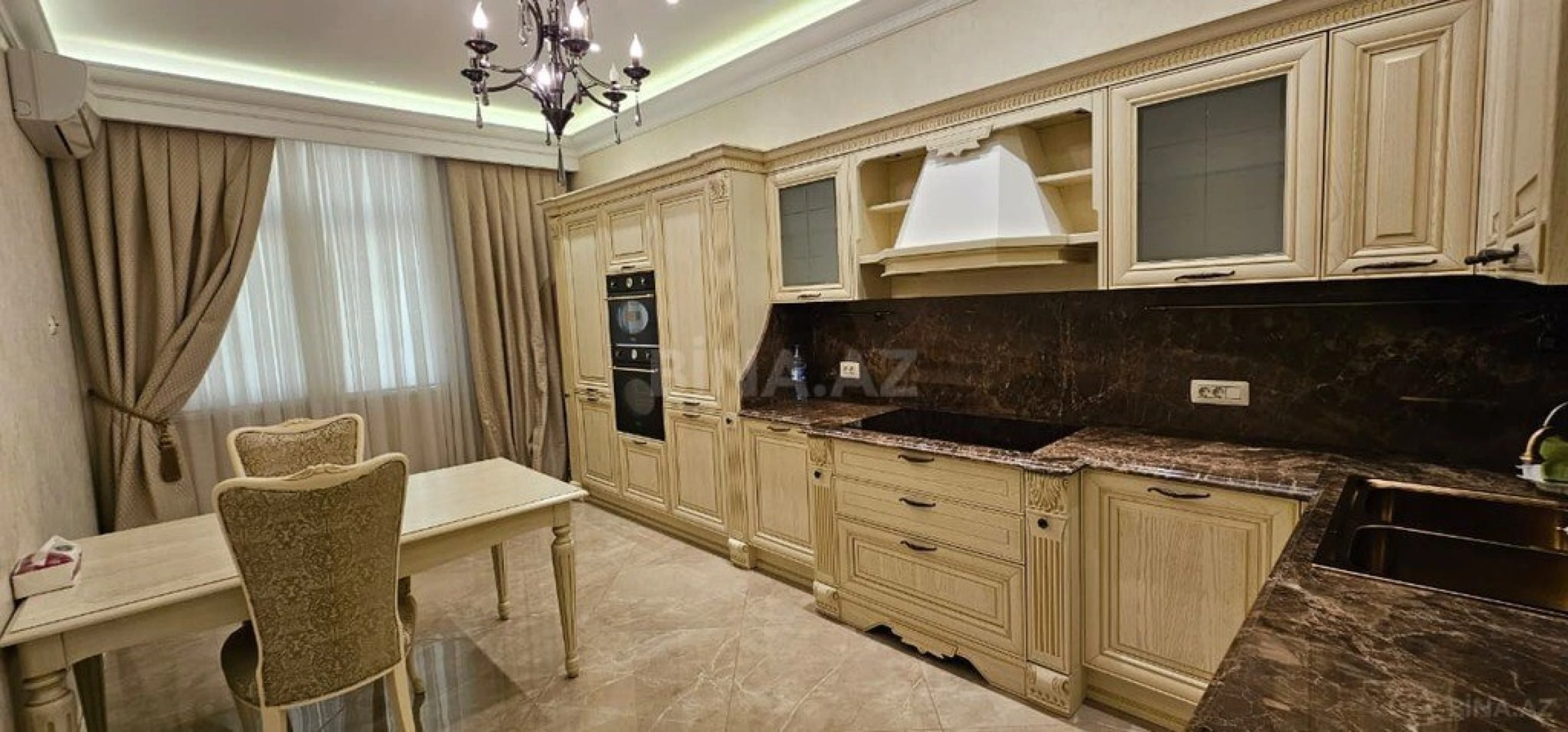 Satılır 4 otaqlı mənzil 205 m²