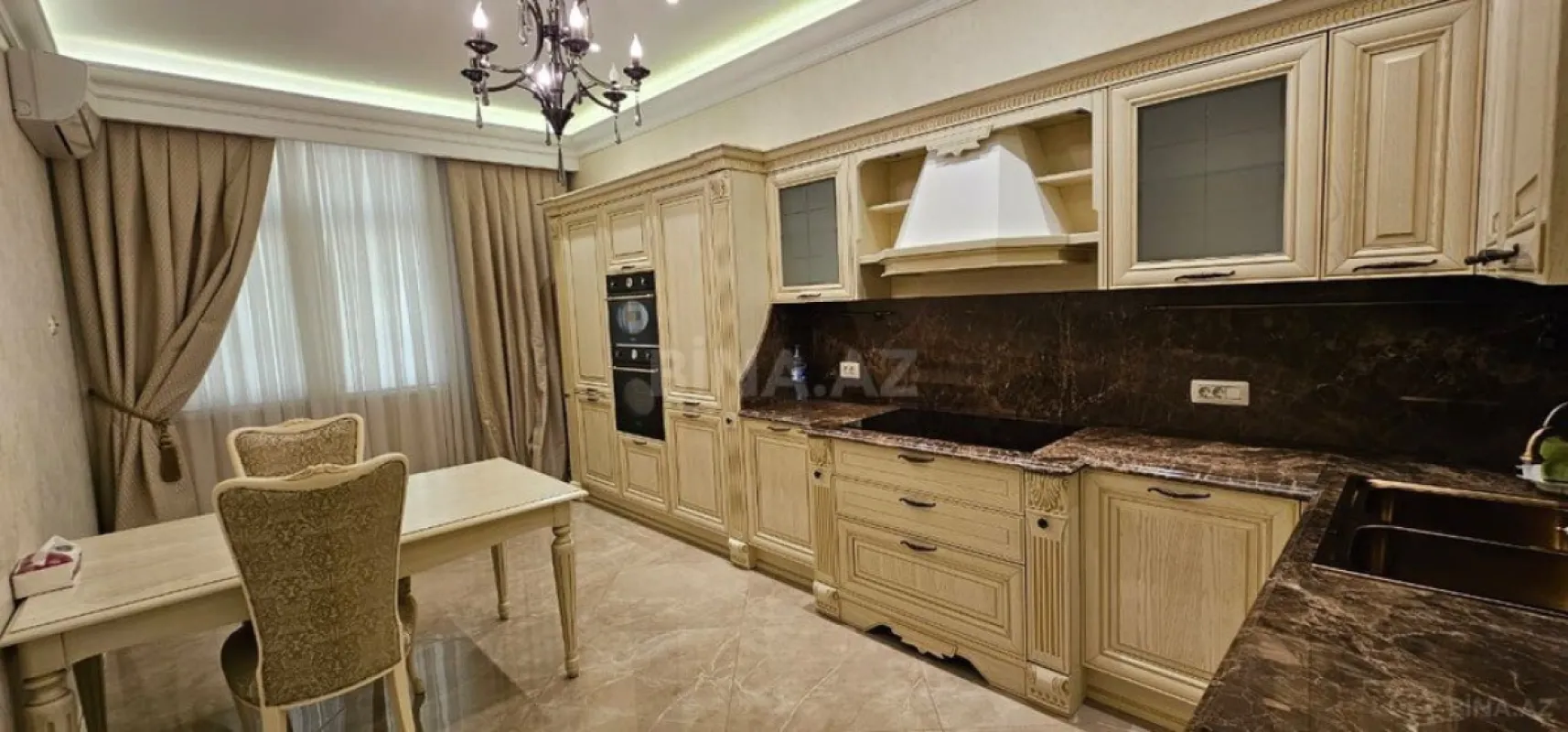 Satılır 4 otaqlı mənzil 205 m²