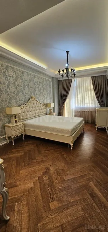 Satılır 4 otaqlı mənzil 205 m²