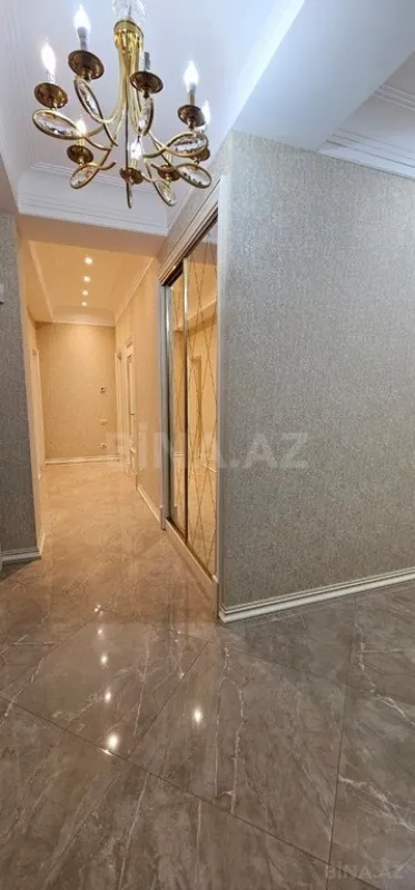 Satılır 4 otaqlı mənzil 205 m²