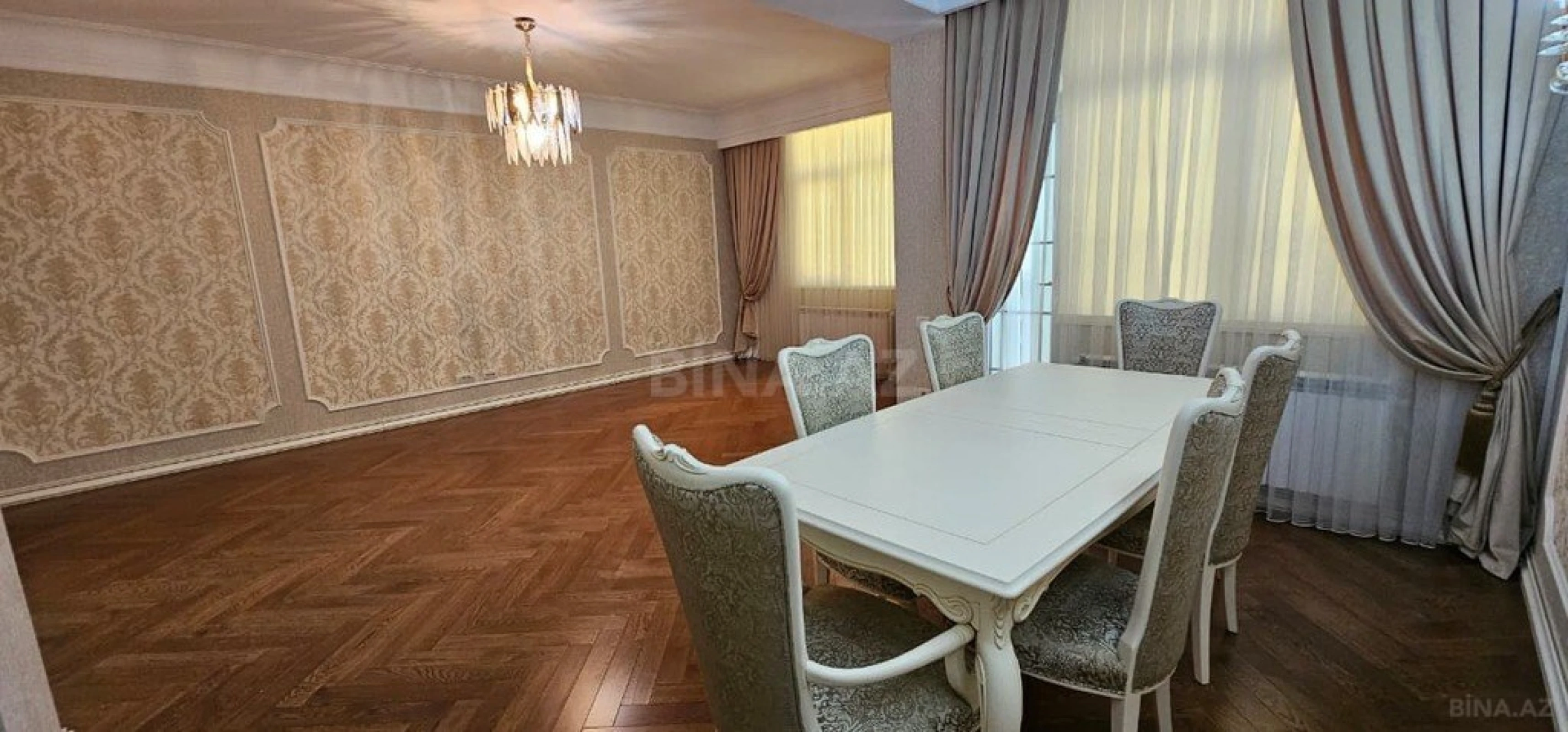 Satılır 4 otaqlı mənzil 205 m²