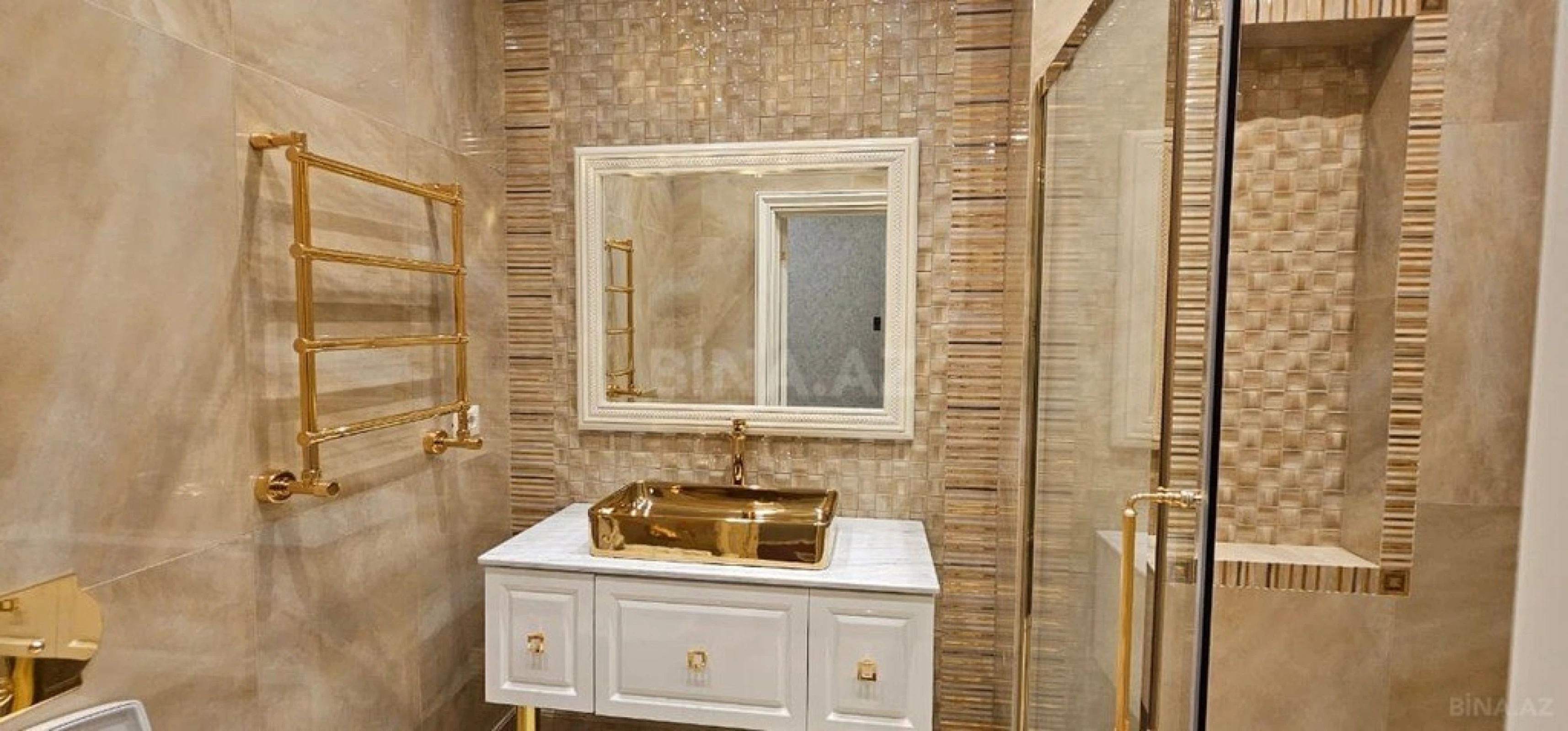 Satılır 4 otaqlı mənzil 205 m²