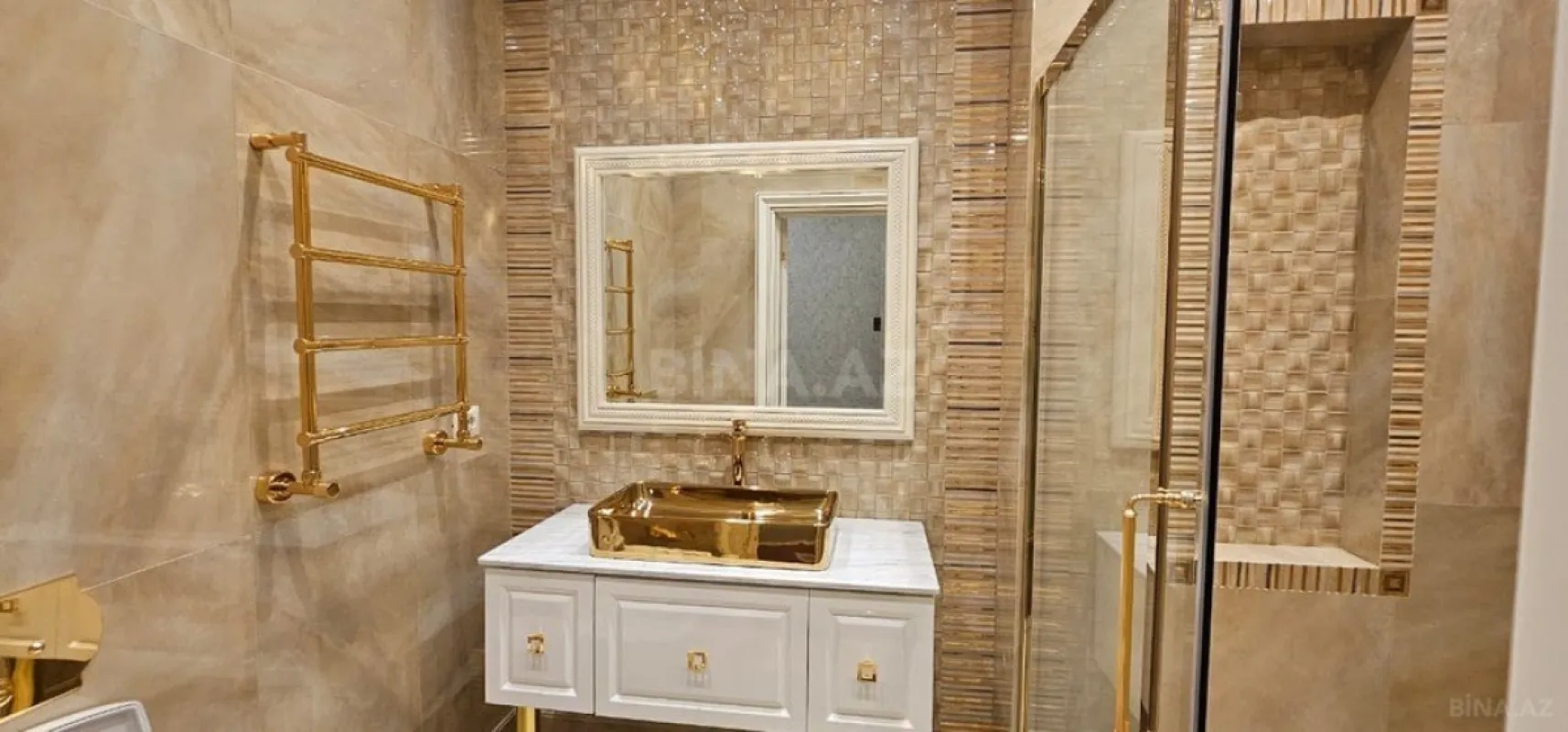 Satılır 4 otaqlı mənzil 205 m²