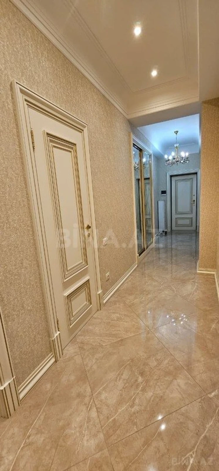 Satılır 4 otaqlı mənzil 205 m²