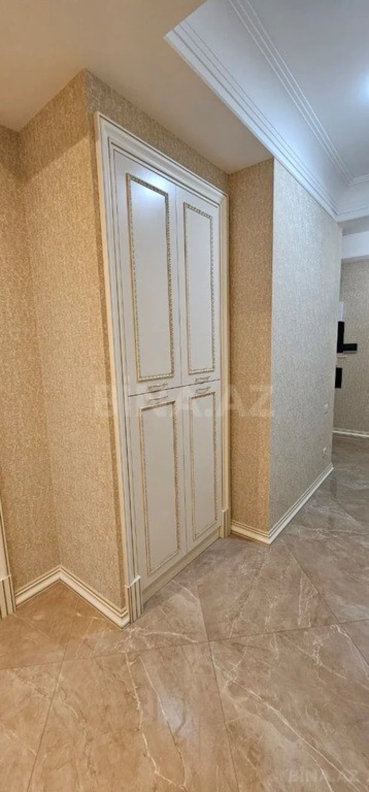 Satılır 4 otaqlı mənzil 205 m²