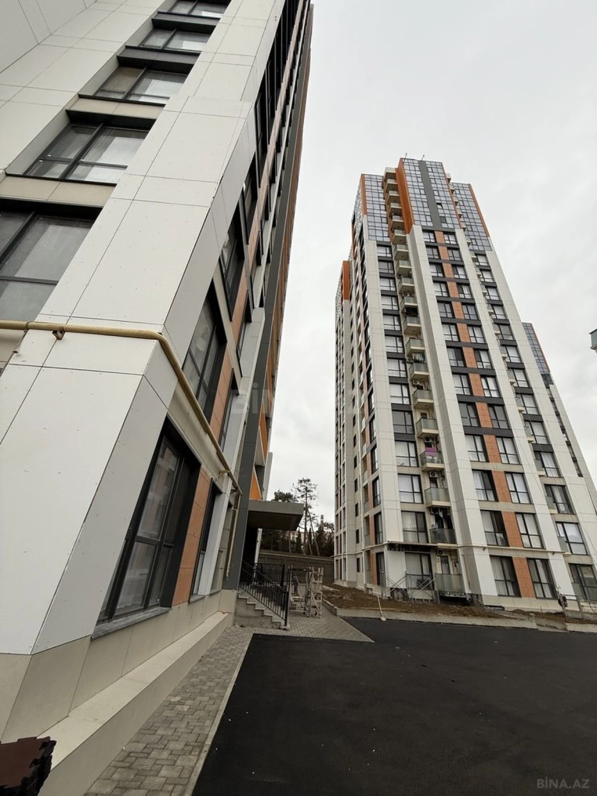 Satılır 4 otaqlı mənzil 127 m²