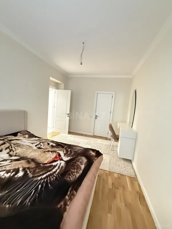 Satılır 4 otaqlı mənzil 127 m²