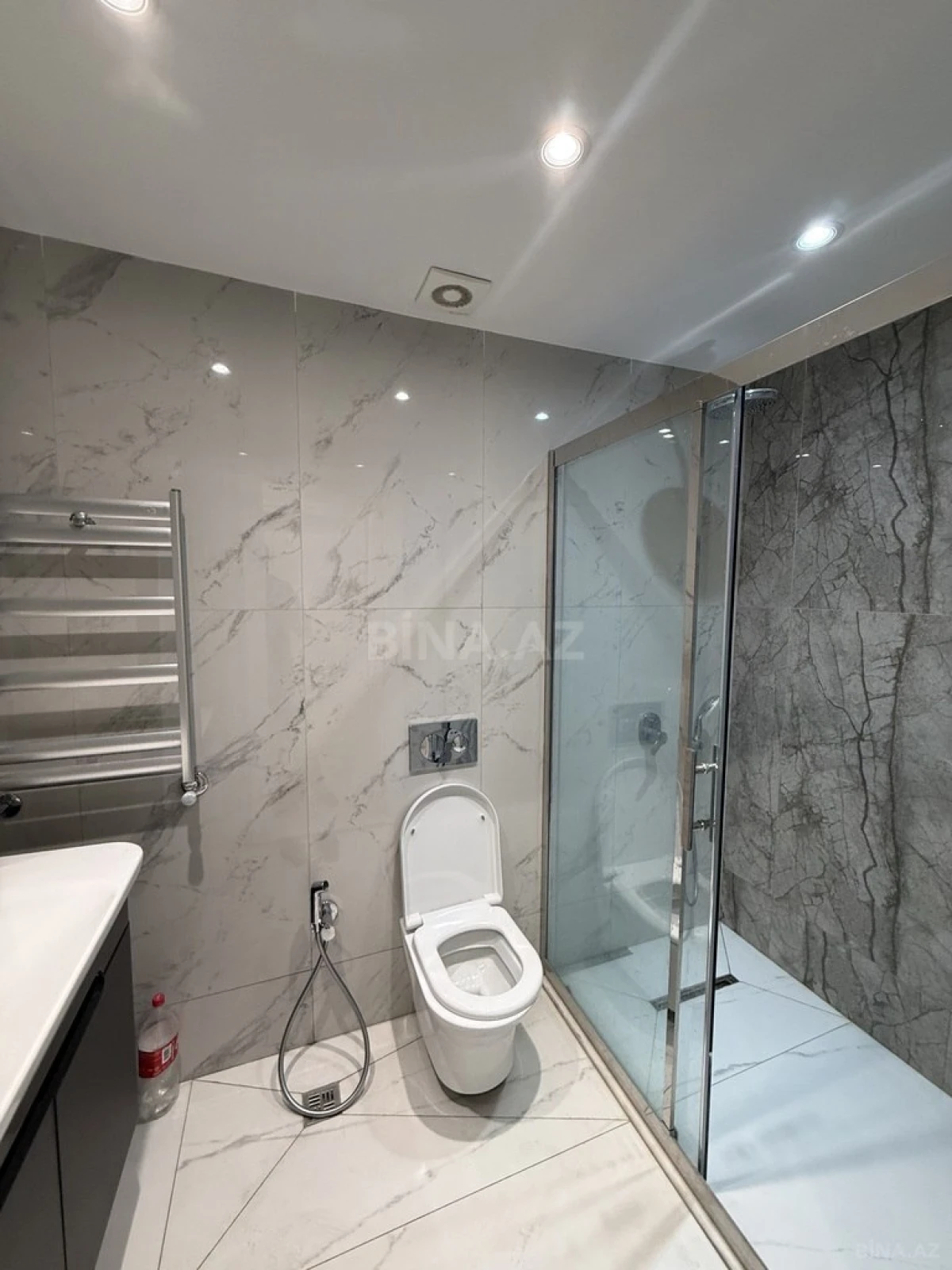 Satılır 4 otaqlı mənzil 127 m²