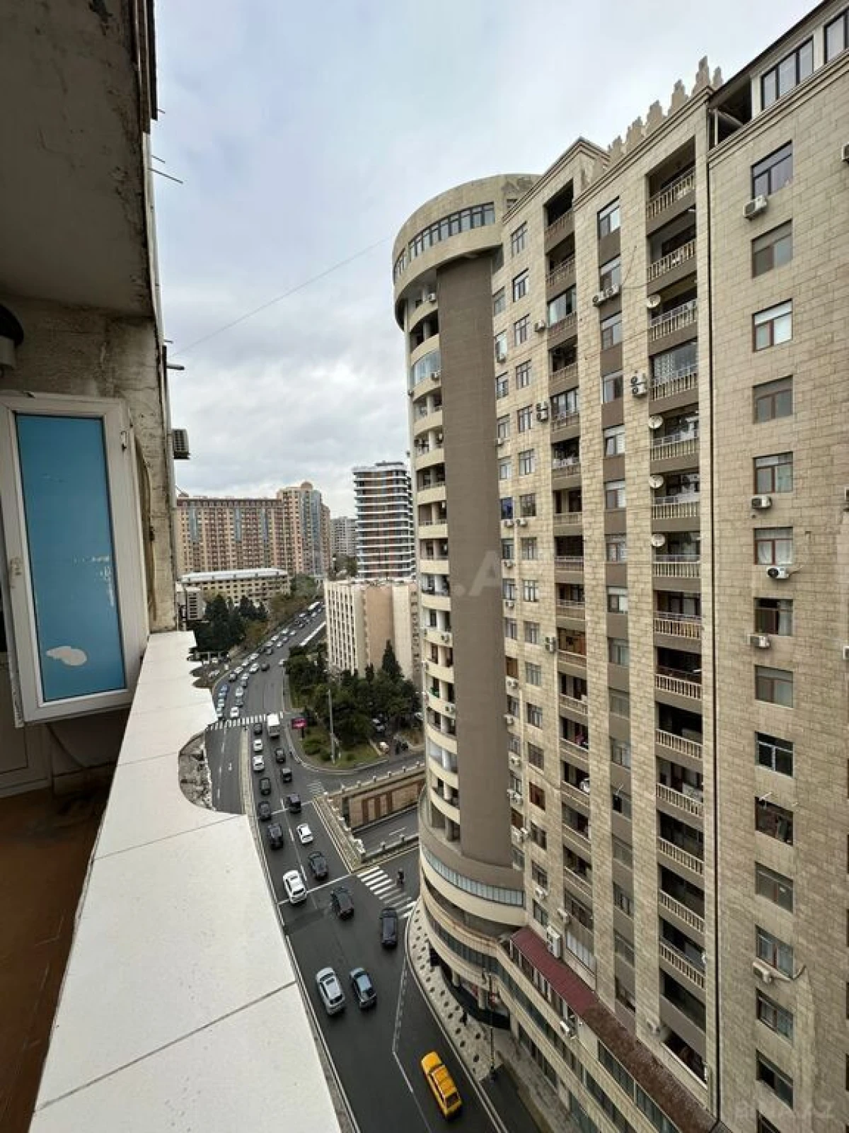Satılır 3 otaqlı mənzil 130 m²