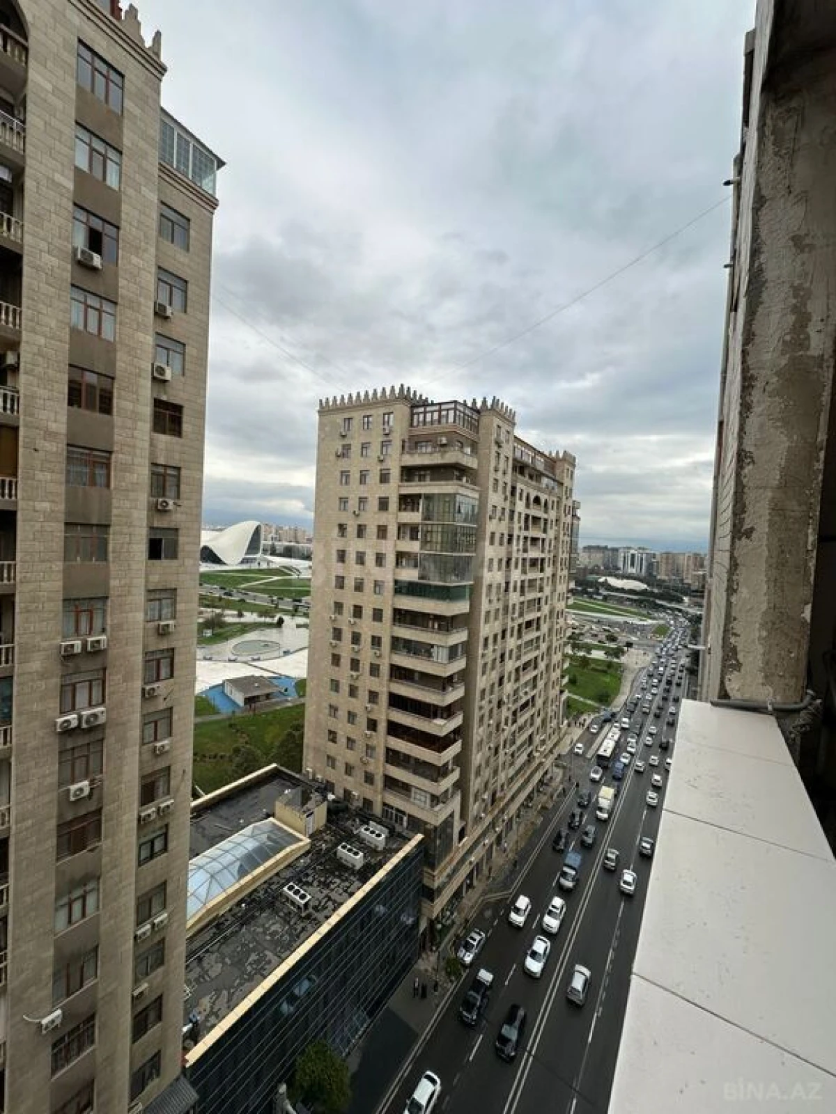 Satılır 3 otaqlı mənzil 130 m²