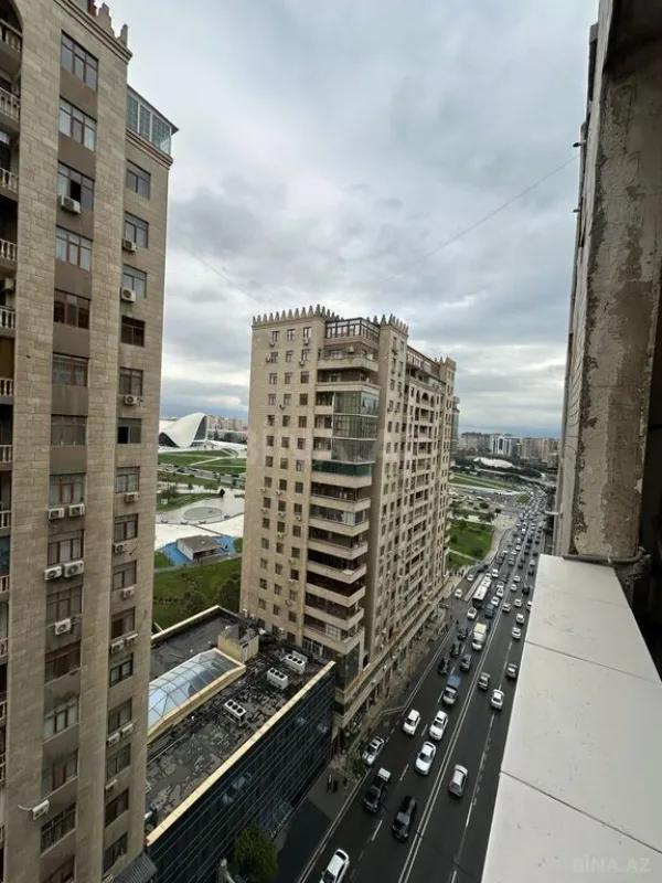 Satılır 3 otaqlı mənzil 130 m²