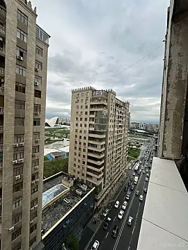 Satılır 3 otaqlı mənzil 130 m²