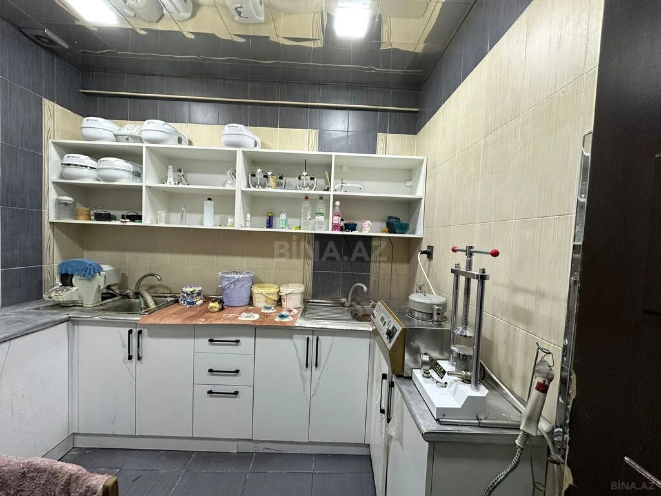 Satılır 3 otaqlı mənzil 130 m²