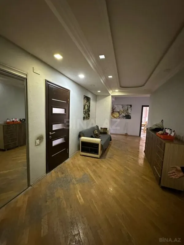 Satılır 3 otaqlı mənzil 130 m²