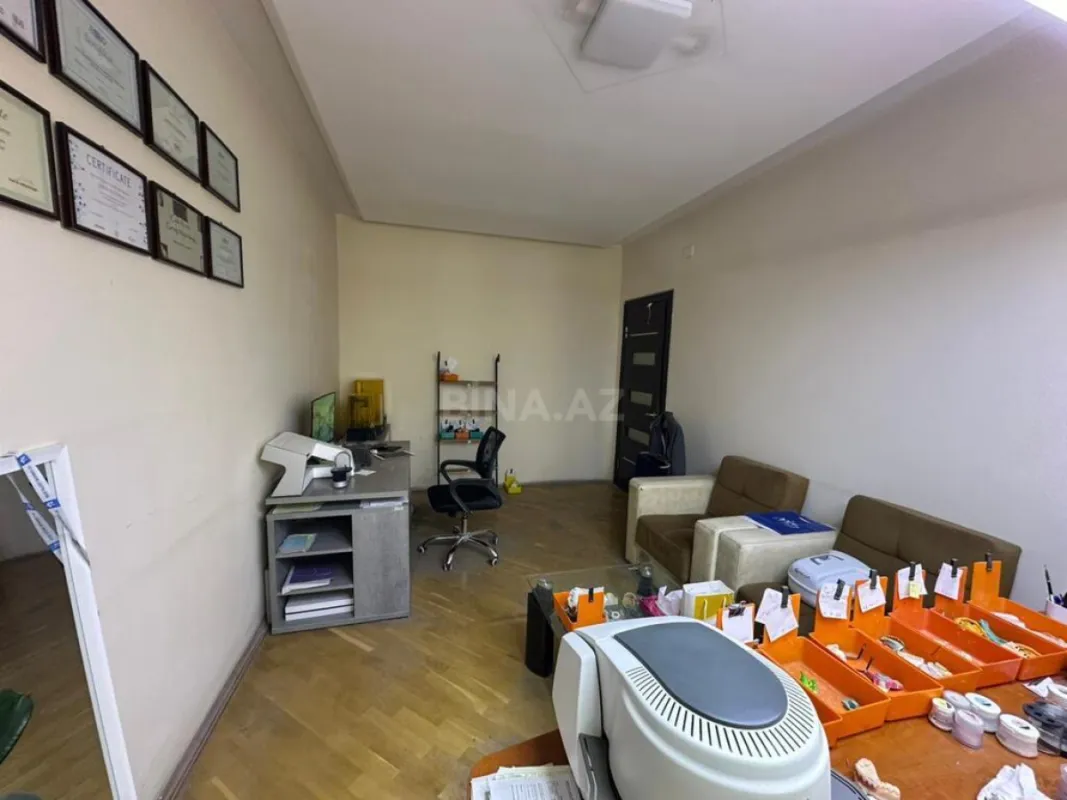 Satılır 3 otaqlı mənzil 130 m²