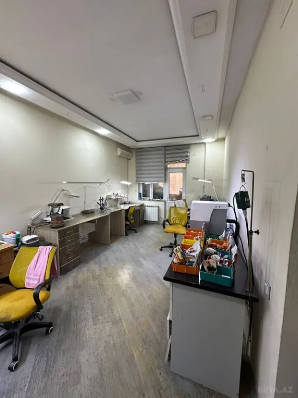 Satılır 3 otaqlı mənzil 130 m²