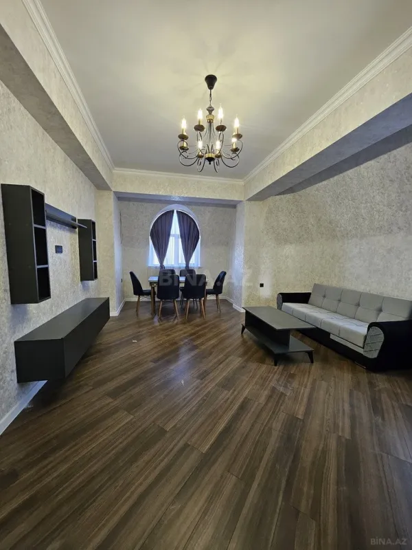 Satılır 4 otaqlı mənzil 122 m²