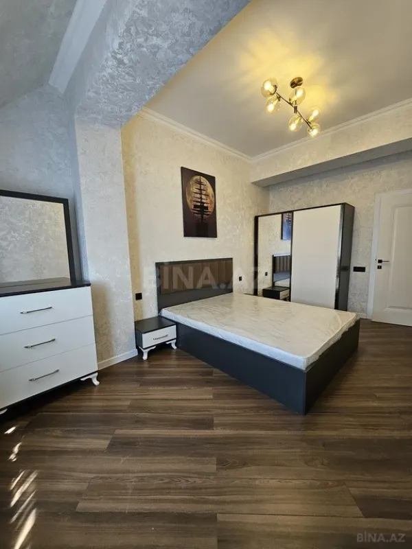 Satılır 4 otaqlı mənzil 122 m²