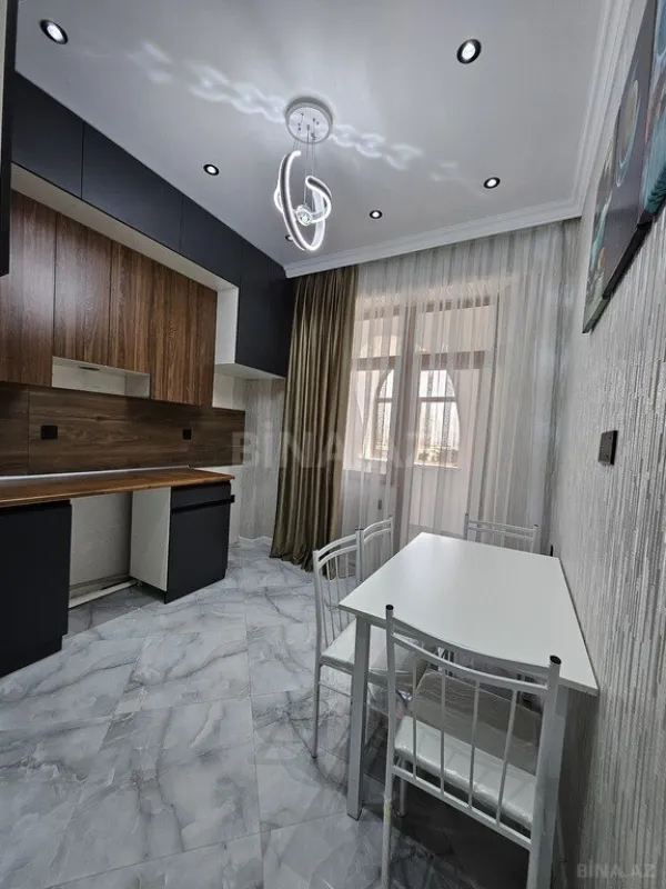 Satılır 4 otaqlı mənzil 122 m²