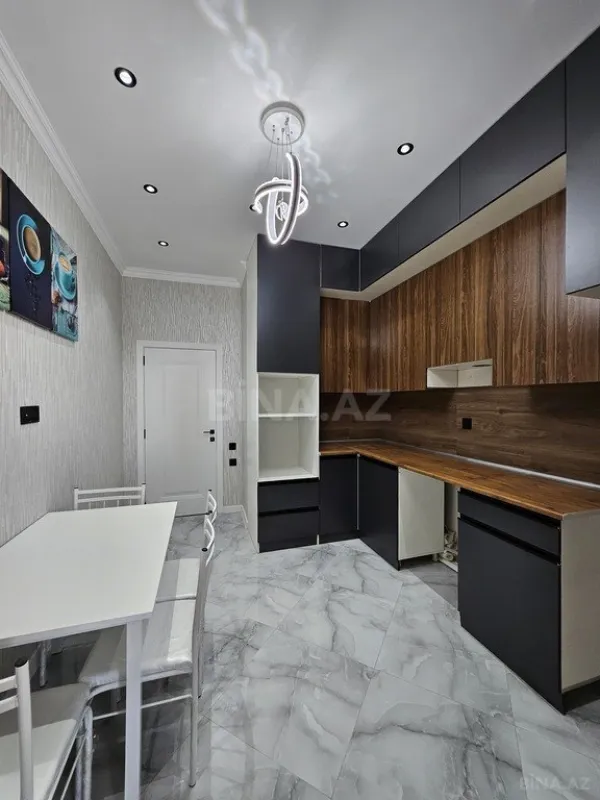 Satılır 4 otaqlı mənzil 122 m²