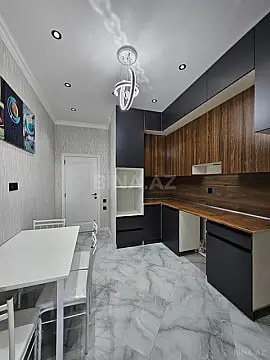 Satılır 4 otaqlı mənzil 122 m²