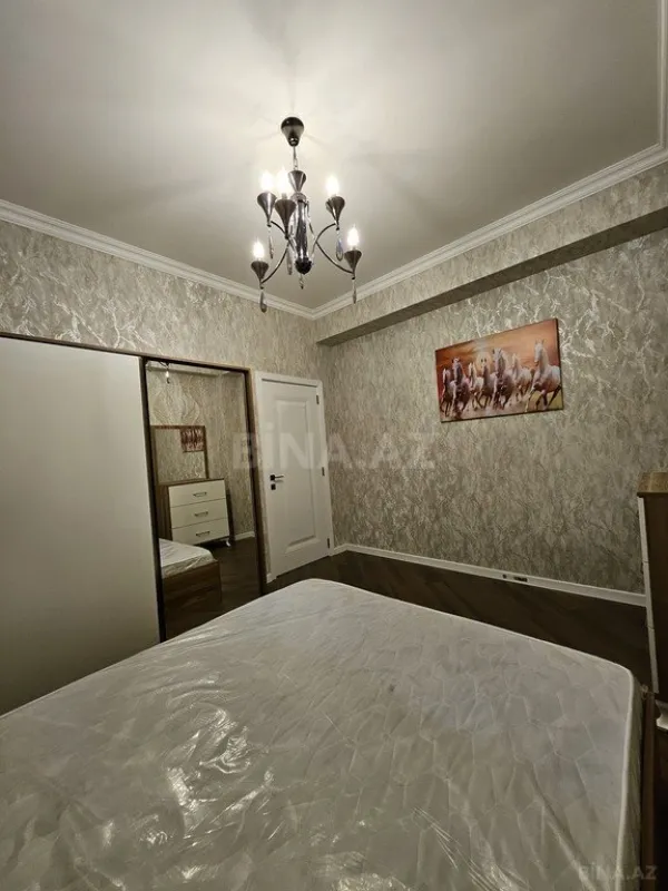 Satılır 4 otaqlı mənzil 122 m²