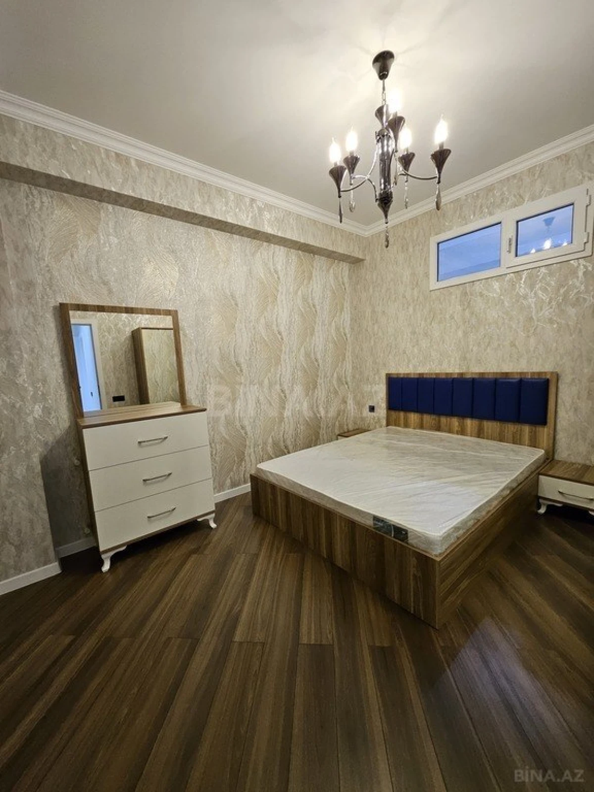 Satılır 4 otaqlı mənzil 122 m²