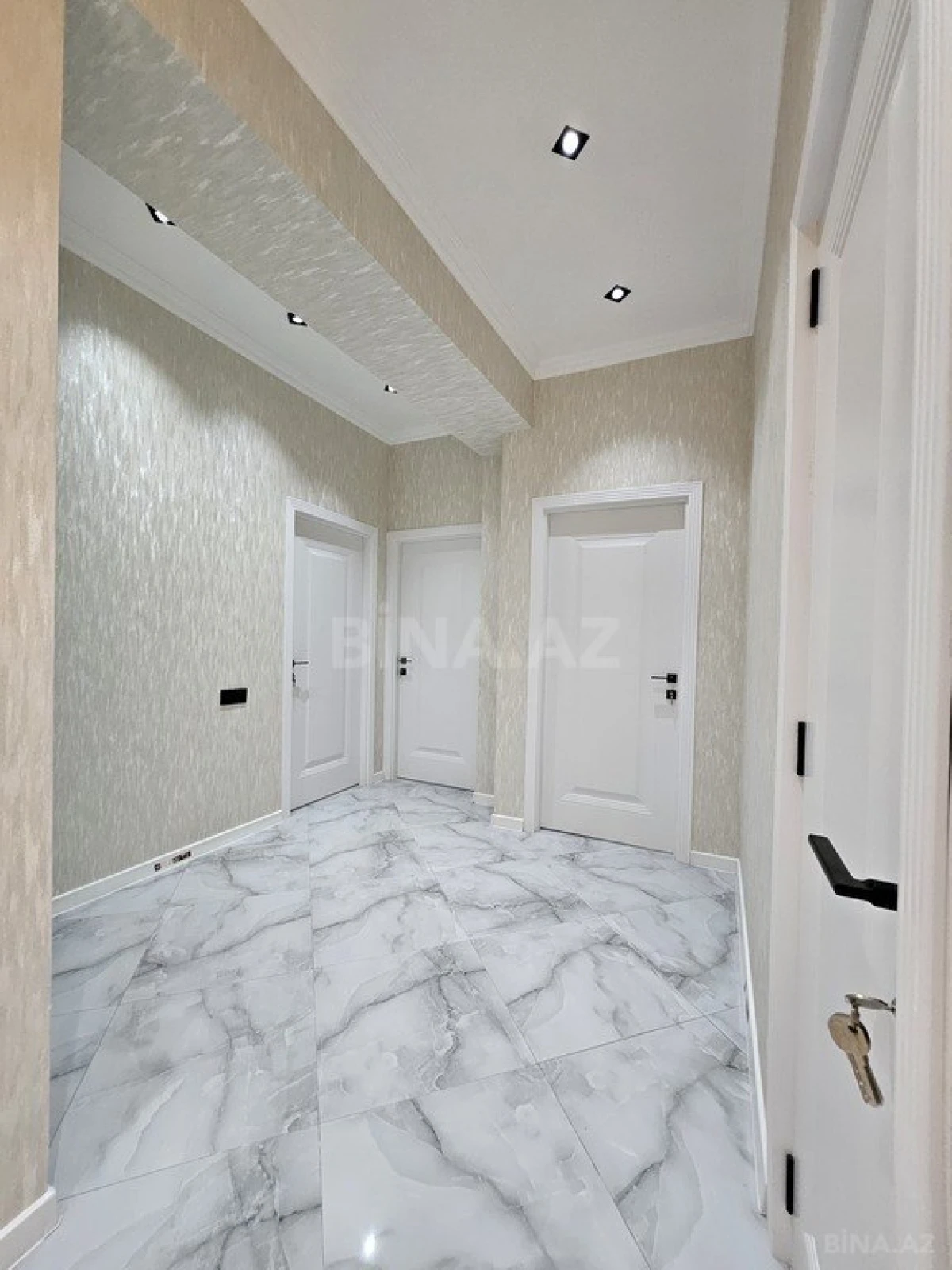 Satılır 4 otaqlı mənzil 122 m²