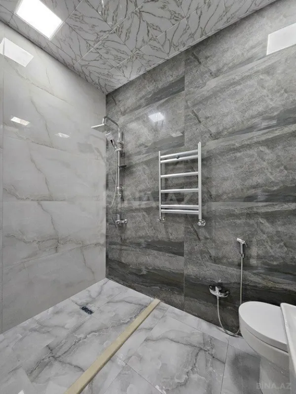 Satılır 4 otaqlı mənzil 122 m²