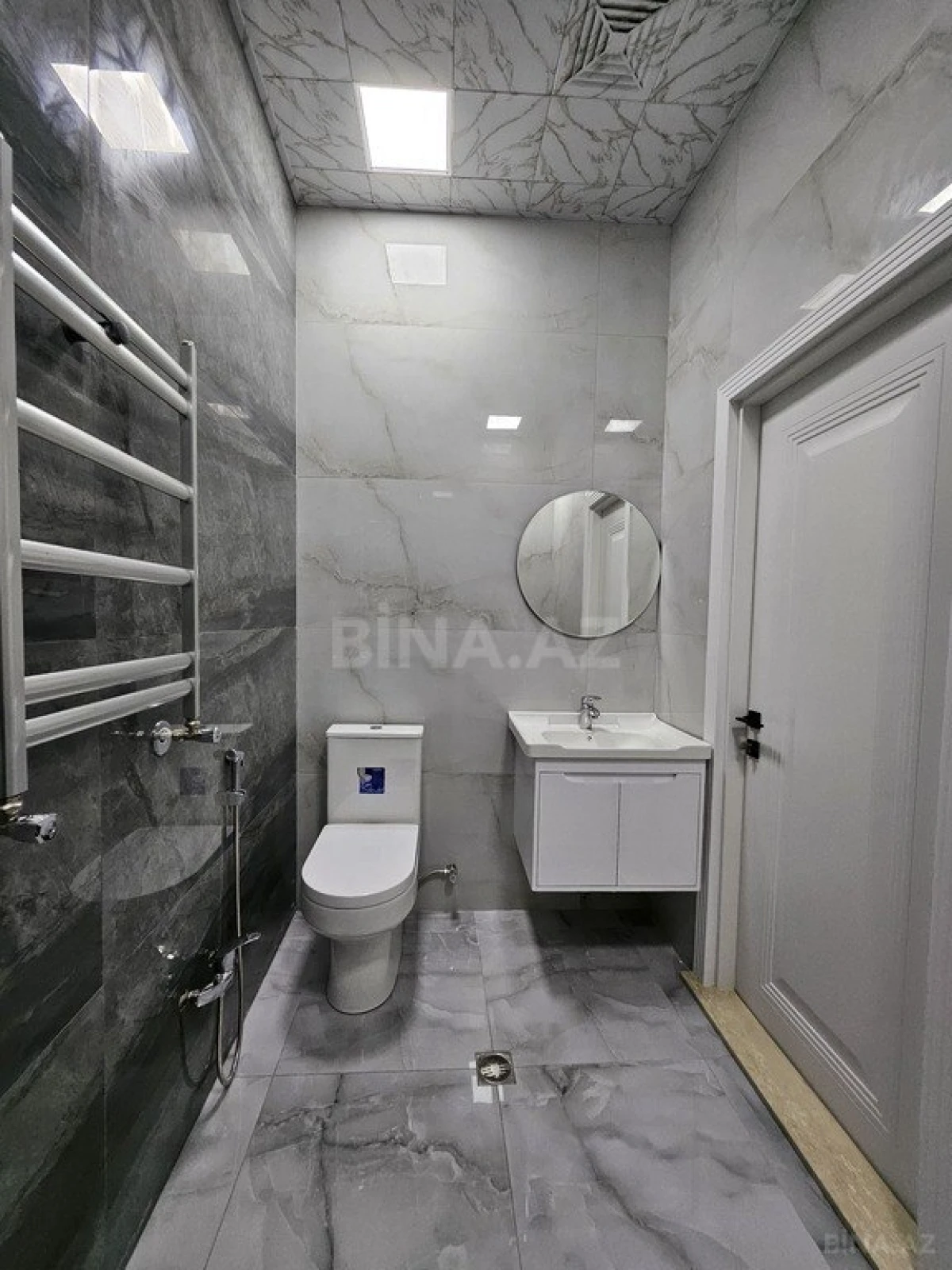 Satılır 4 otaqlı mənzil 122 m²
