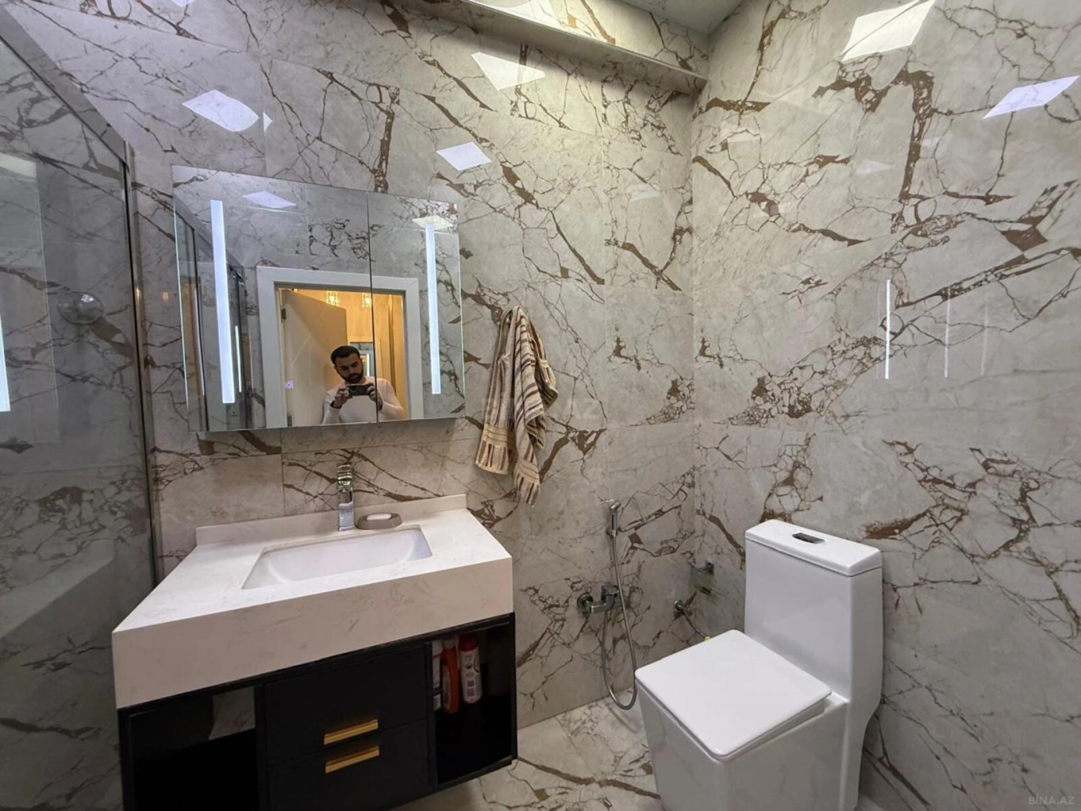 Satılır 2 otaqlı mənzil 60 m²