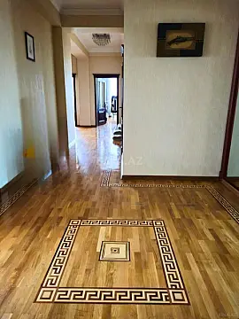 Satılır 3 otaqlı mənzil 160 m²