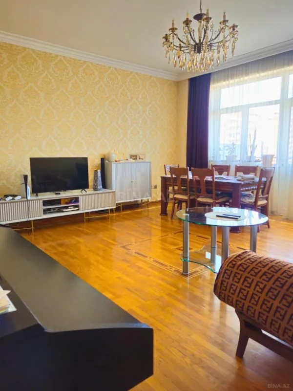 Satılır 3 otaqlı mənzil 160 m²