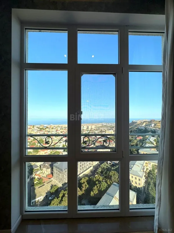 Satılır 3 otaqlı mənzil 140 m²