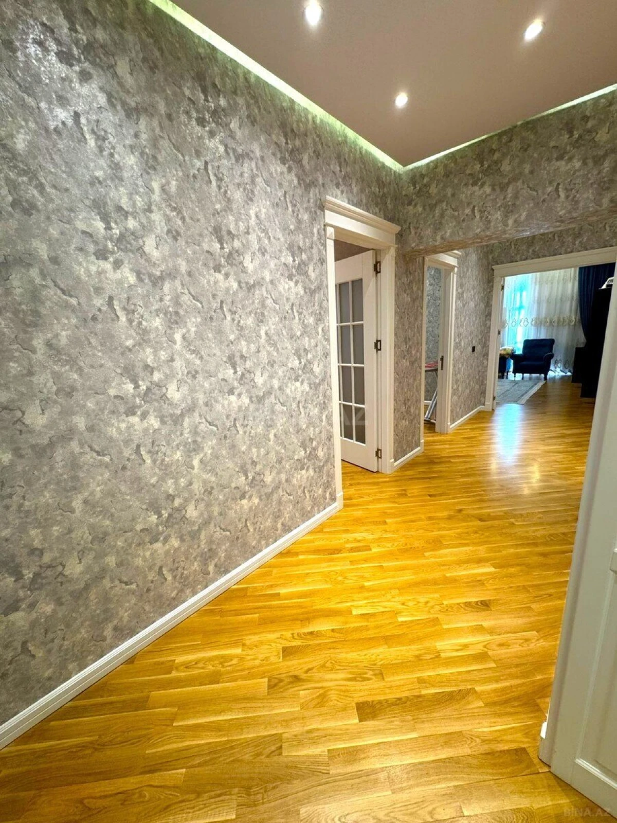 Satılır 3 otaqlı mənzil 140 m²