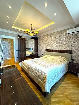 Satılır 3 otaqlı mənzil 140 m²