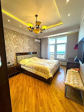 Satılır 3 otaqlı mənzil 140 m²