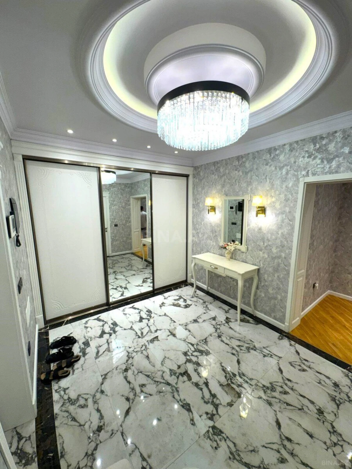 Satılır 3 otaqlı mənzil 140 m²