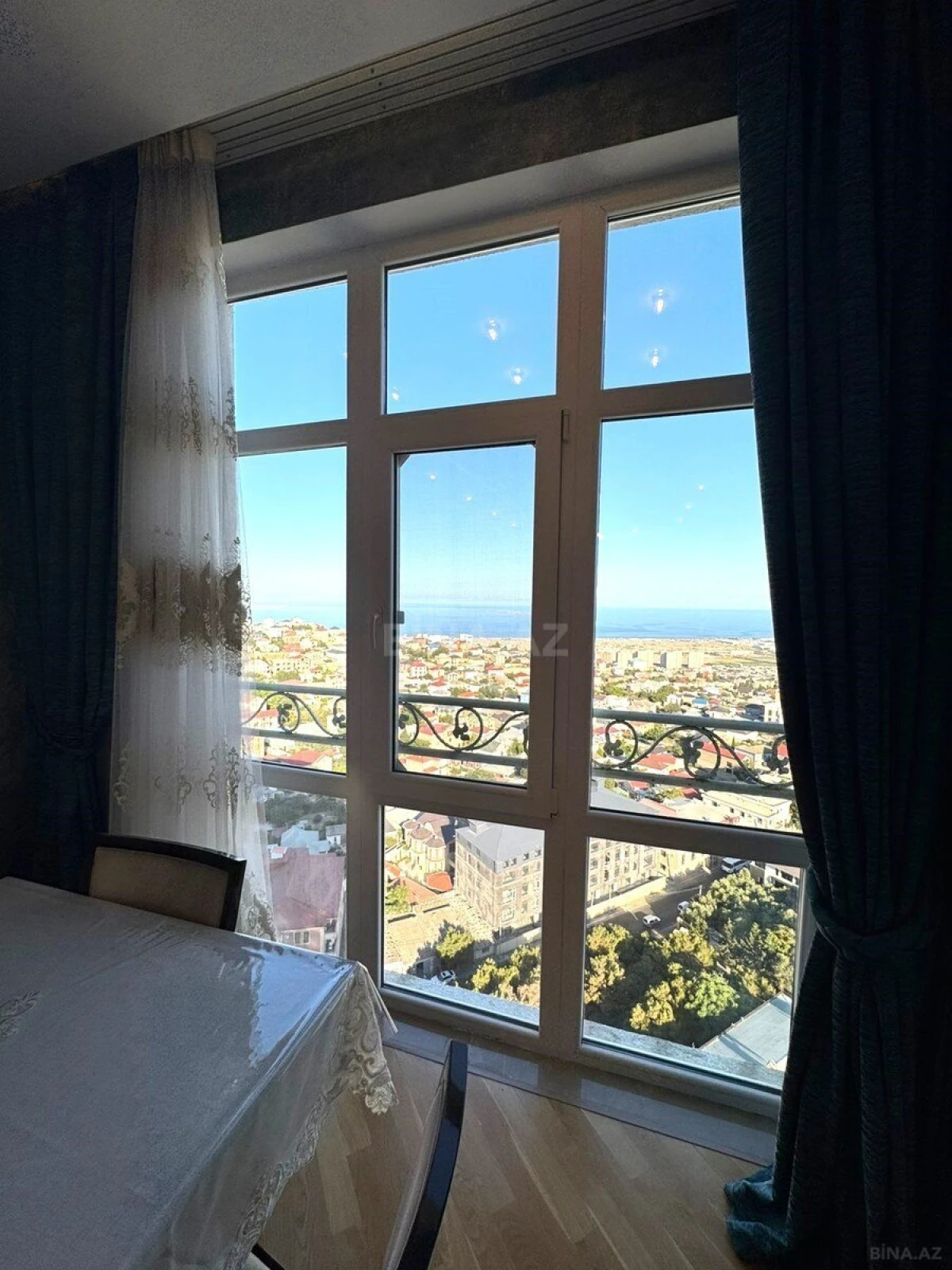 Satılır 3 otaqlı mənzil 140 m²