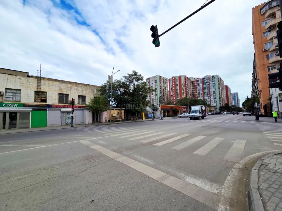 Satılır obyekt 300 m²