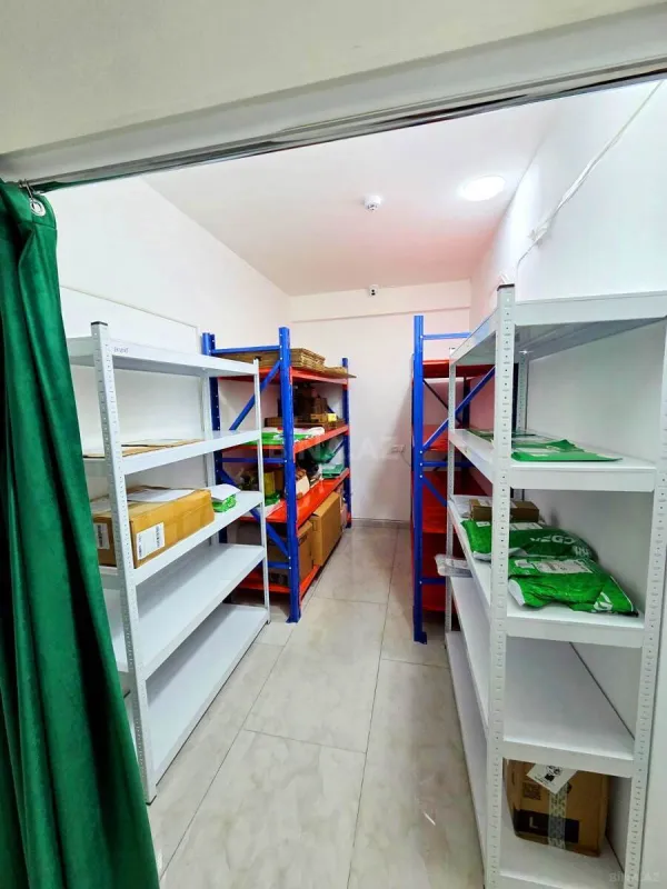 Satılır obyekt 300 m²