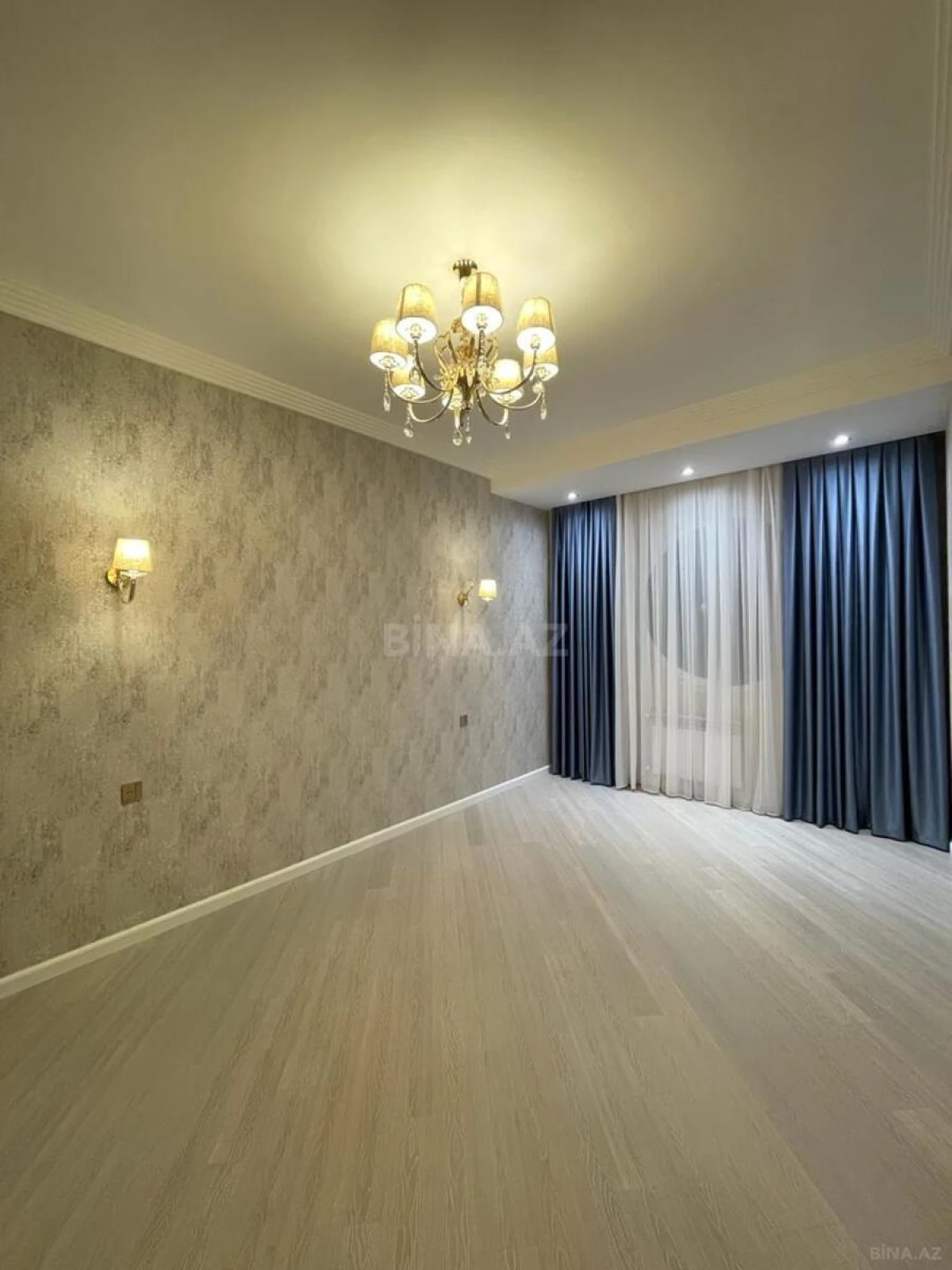 Satılır 3 otaqlı mənzil 129 m²