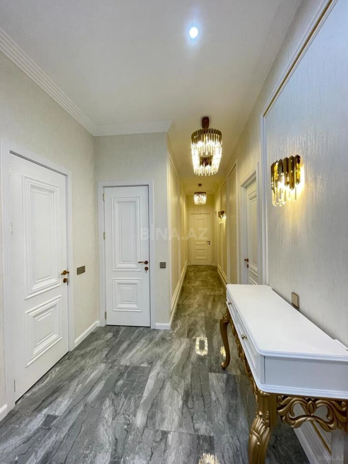 Satılır 3 otaqlı mənzil 129 m²