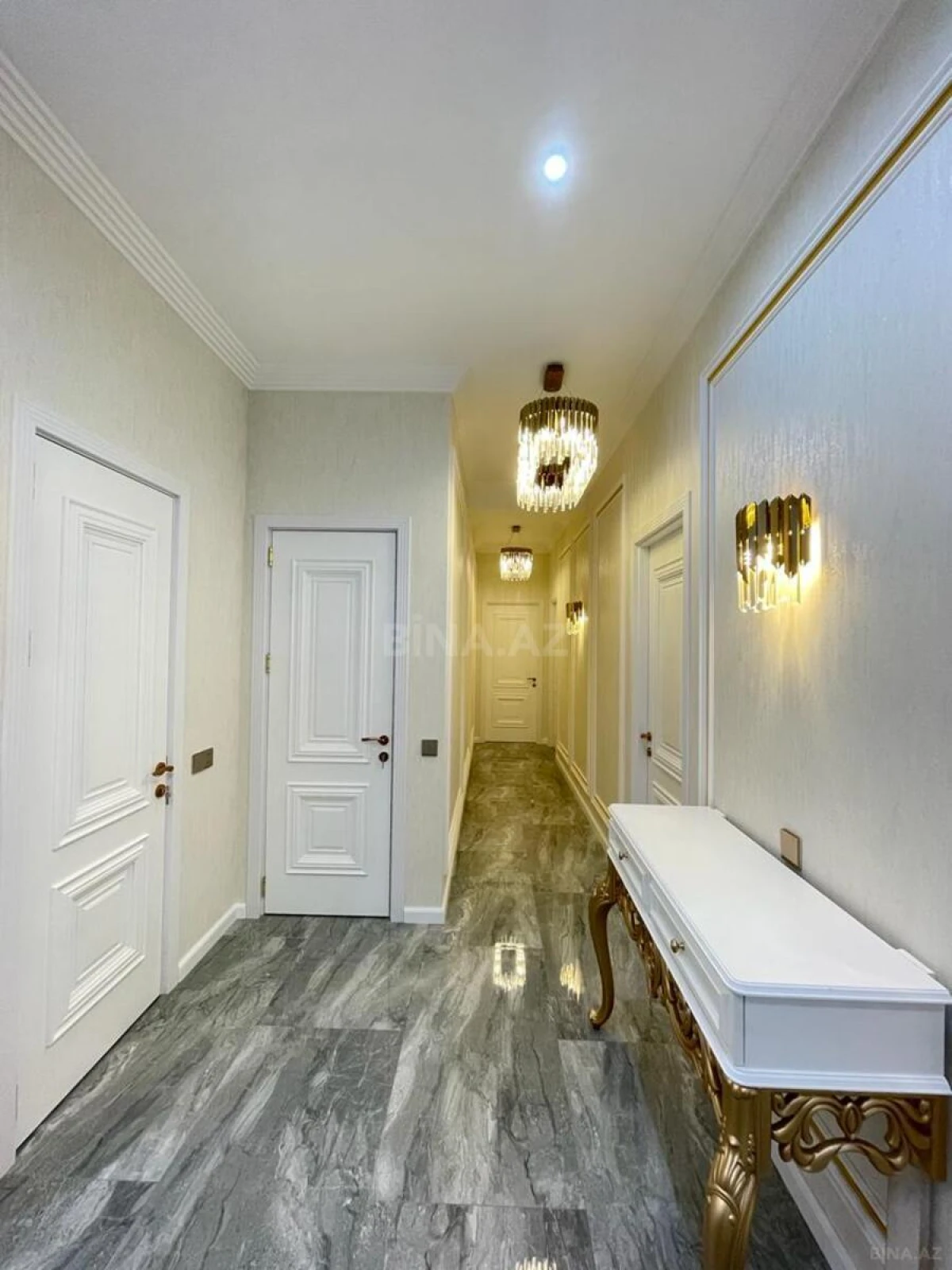 Satılır 3 otaqlı mənzil 129 m²