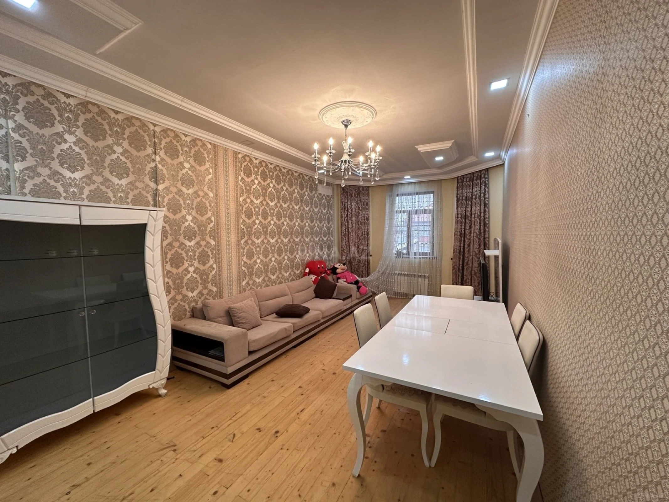 Satılır 5 otaqlı həyət evi 320 m²