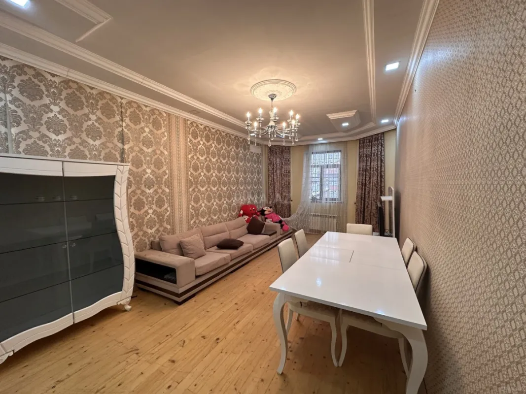 Satılır 5 otaqlı həyət evi 320 m²