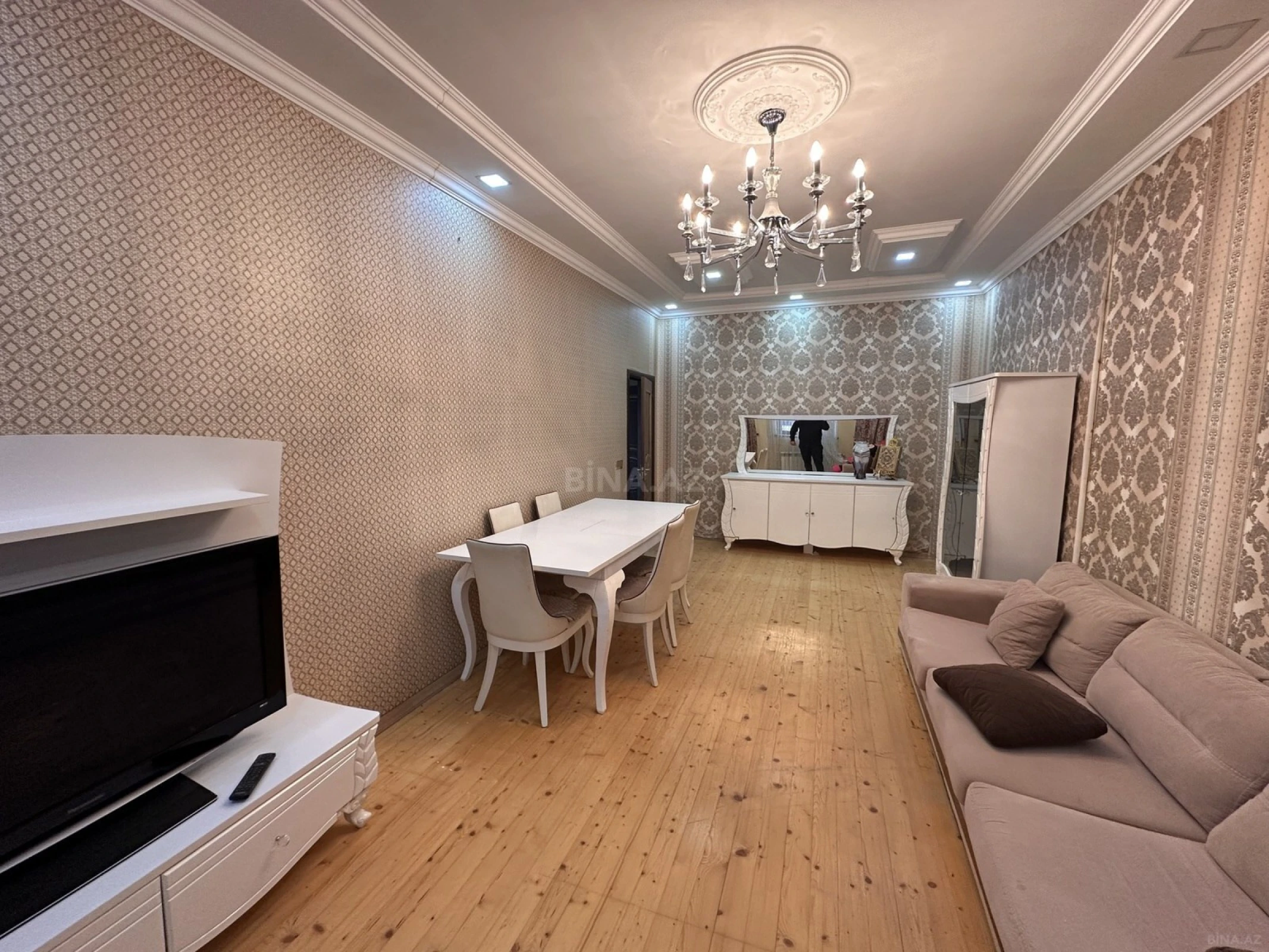 Satılır 5 otaqlı həyət evi 320 m²